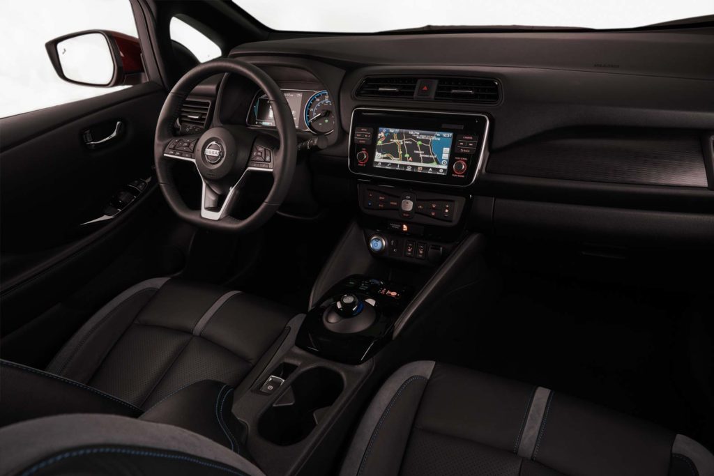 2018-Nissan-LEAF-interior_2