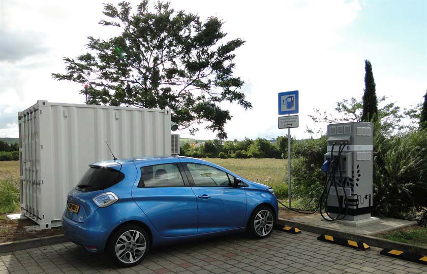 Electric-vehicle-charging-on-highways-with-second-life-batteries