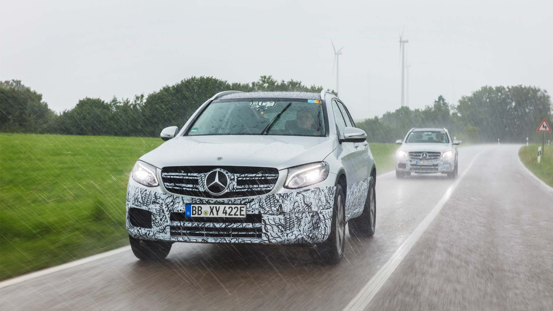 Mercedes-Benz-GLC-F-CELL-testing