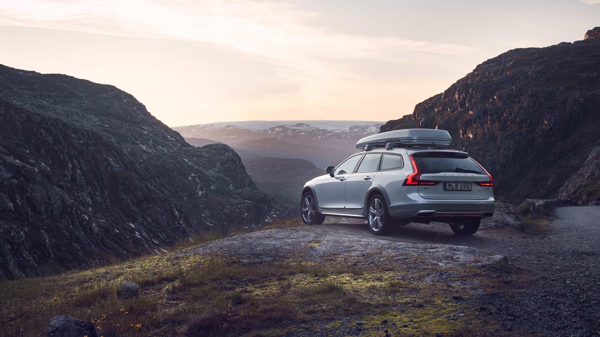 2017-18-Volvo-Ocean-Race-V90-Cross-Country_3