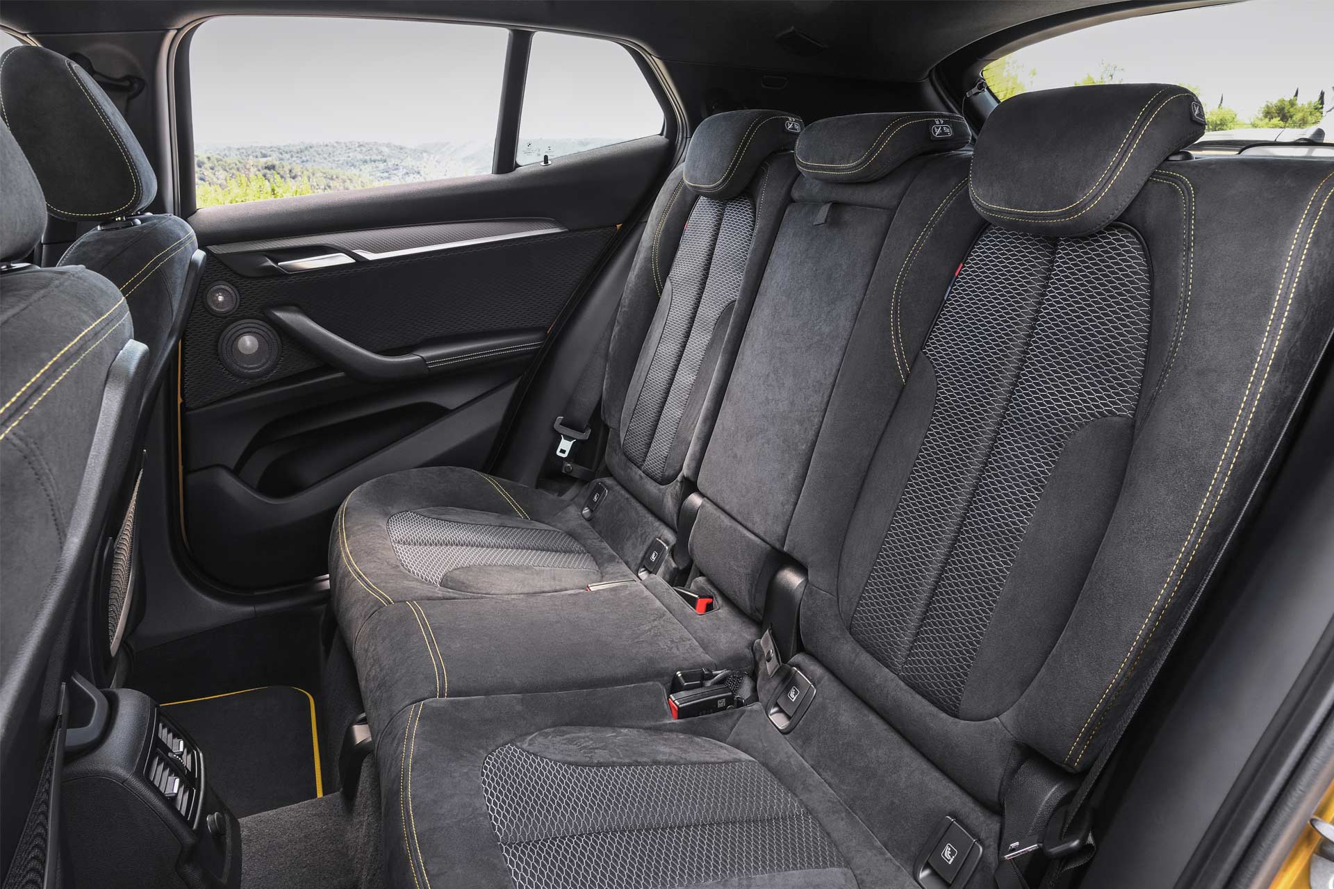 2018-BMW-X2-interior_3