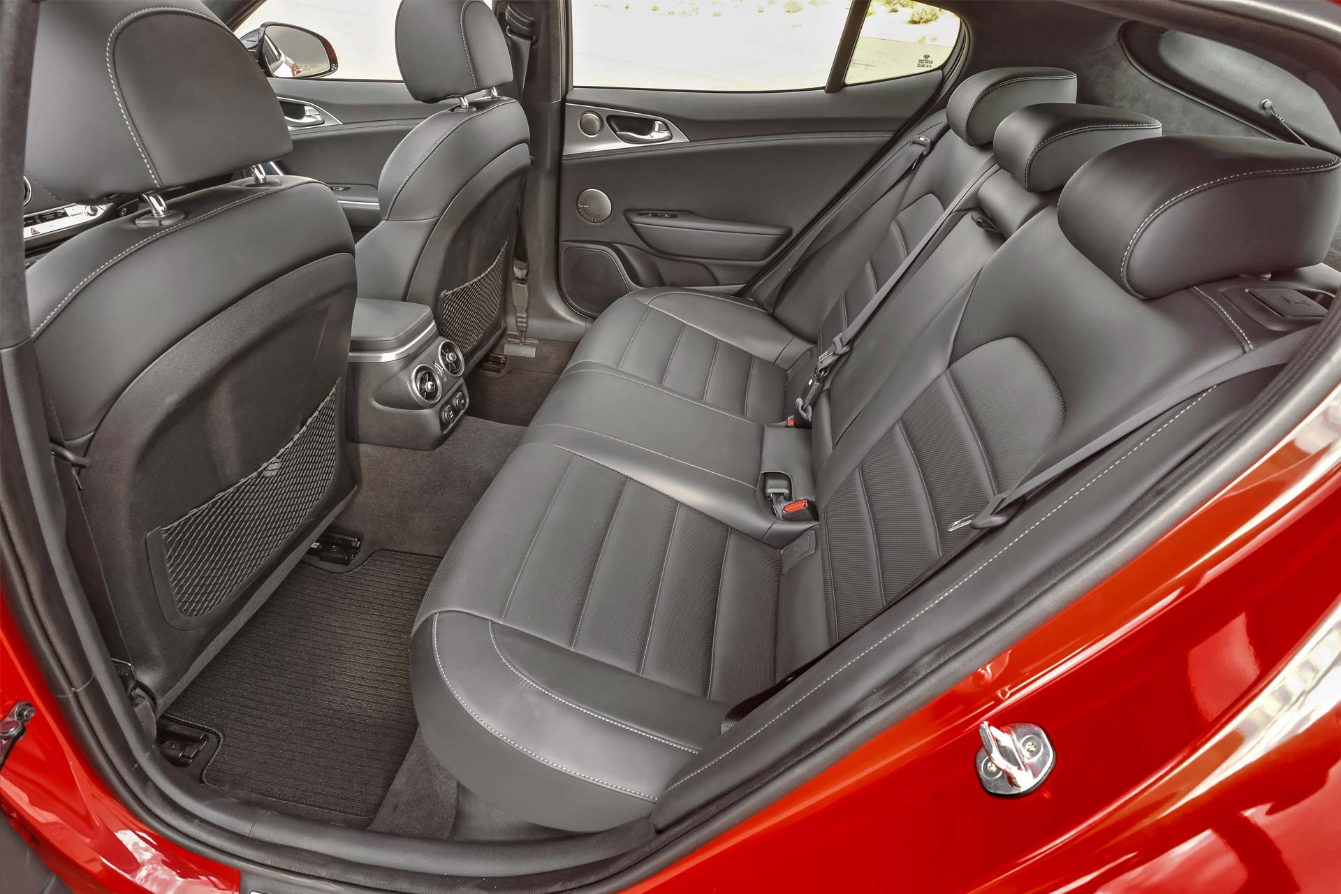 2018-Kia-Stinger-GT-interior_4