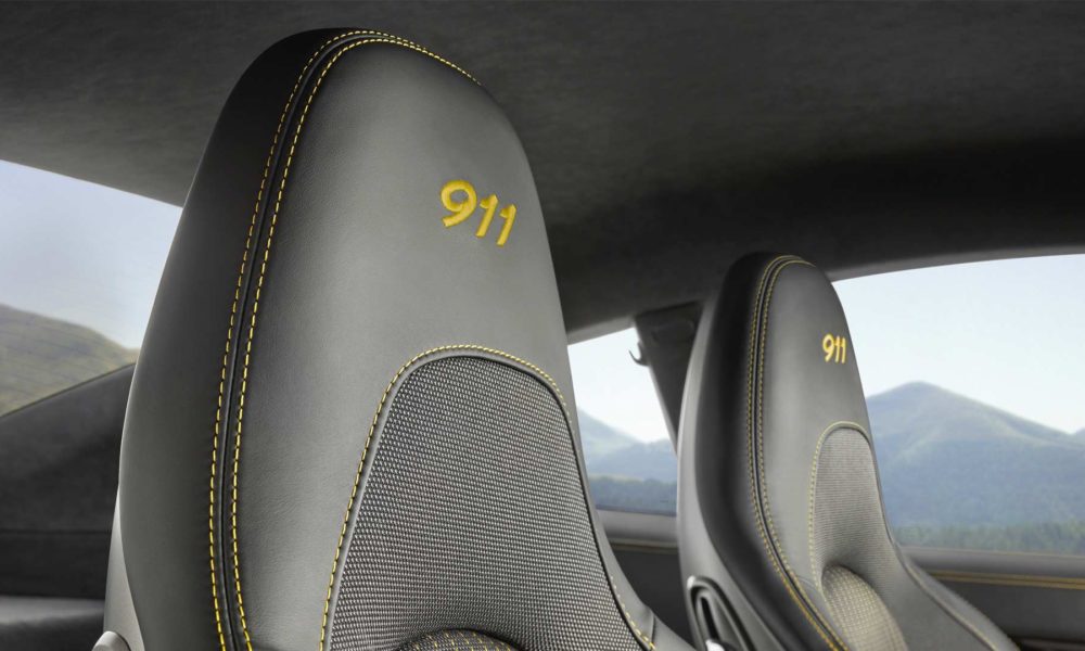 2018-Porsche-Carrera-T-Interior_3