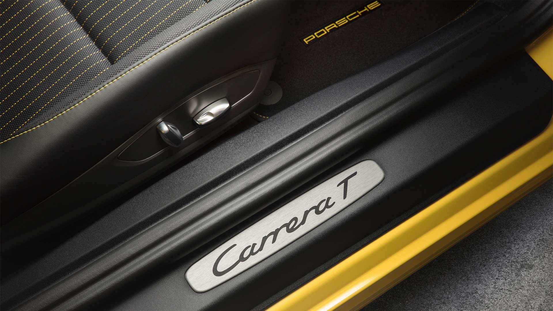 2018-Porsche-Carrera-T-Interior_4