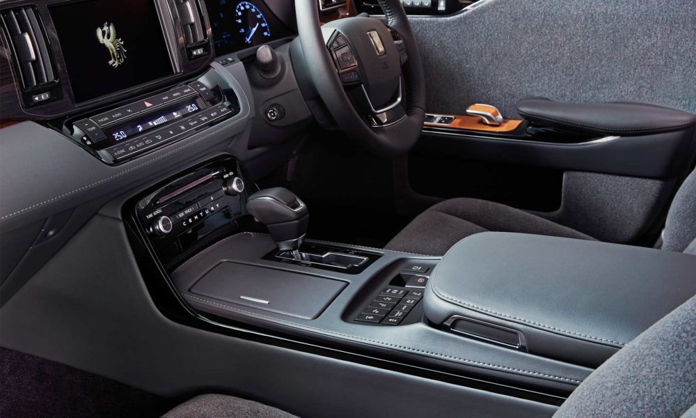 2018-Toyota-Century-interior_2