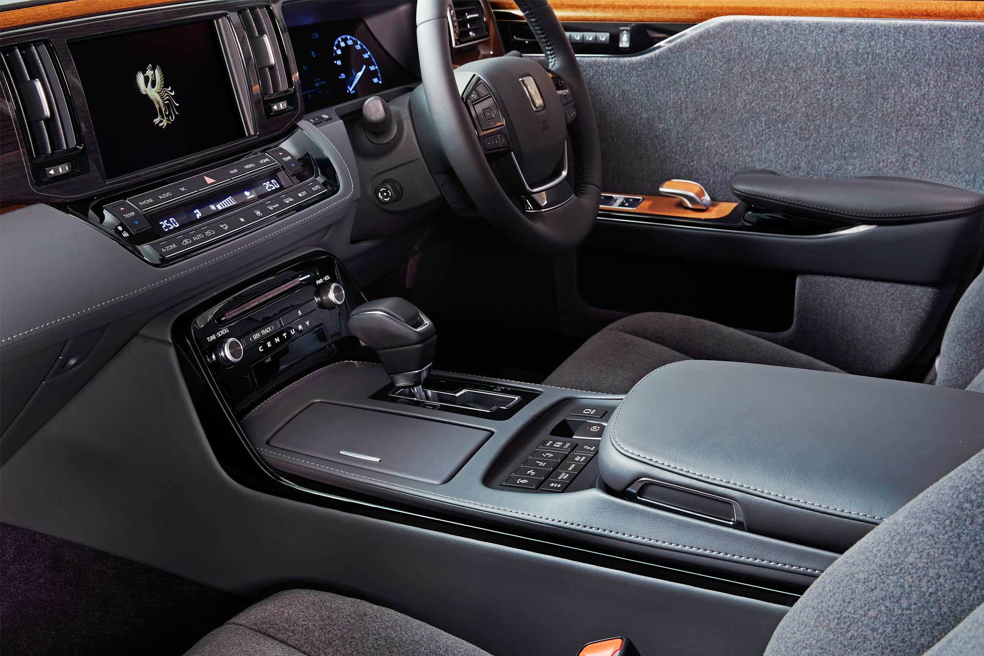 2018-Toyota-Century-interior_2