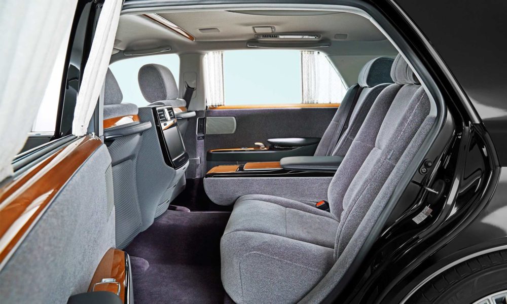 2018-Toyota-Century-interior_4