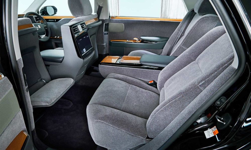 2018-Toyota-Century-interior_5