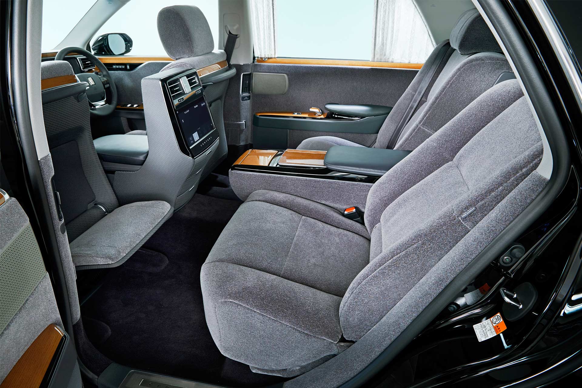 2018-Toyota-Century-interior_5