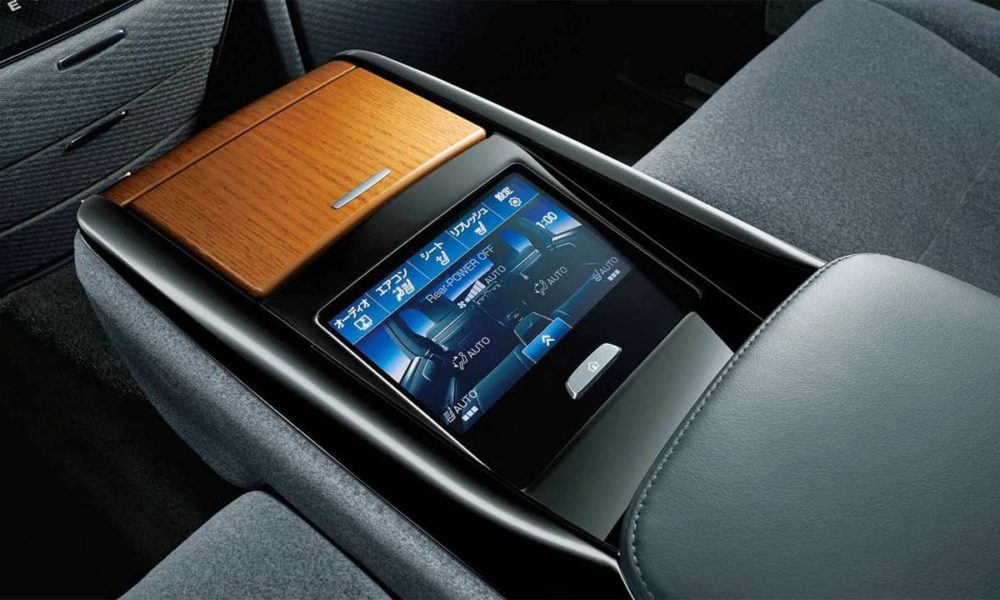 2018-toyota-century_interior_rear_armrest_display