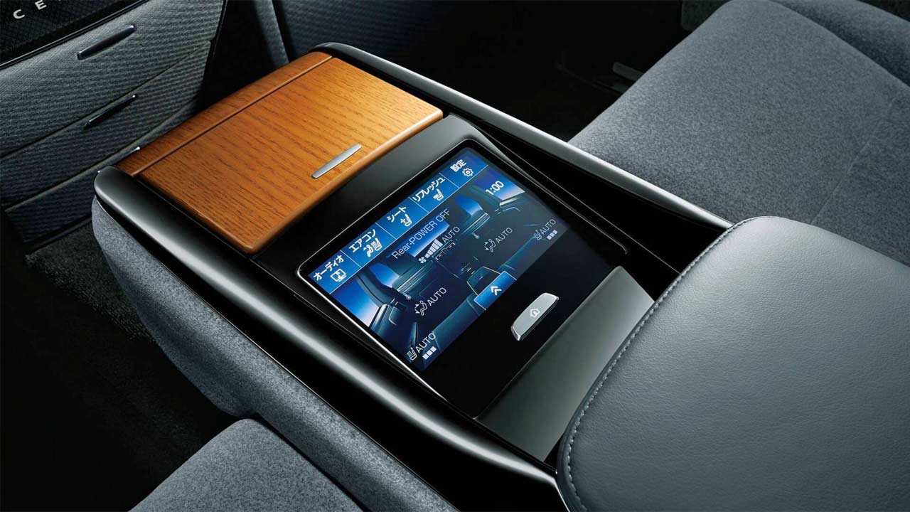 2018-toyota-century_interior_rear_armrest_display