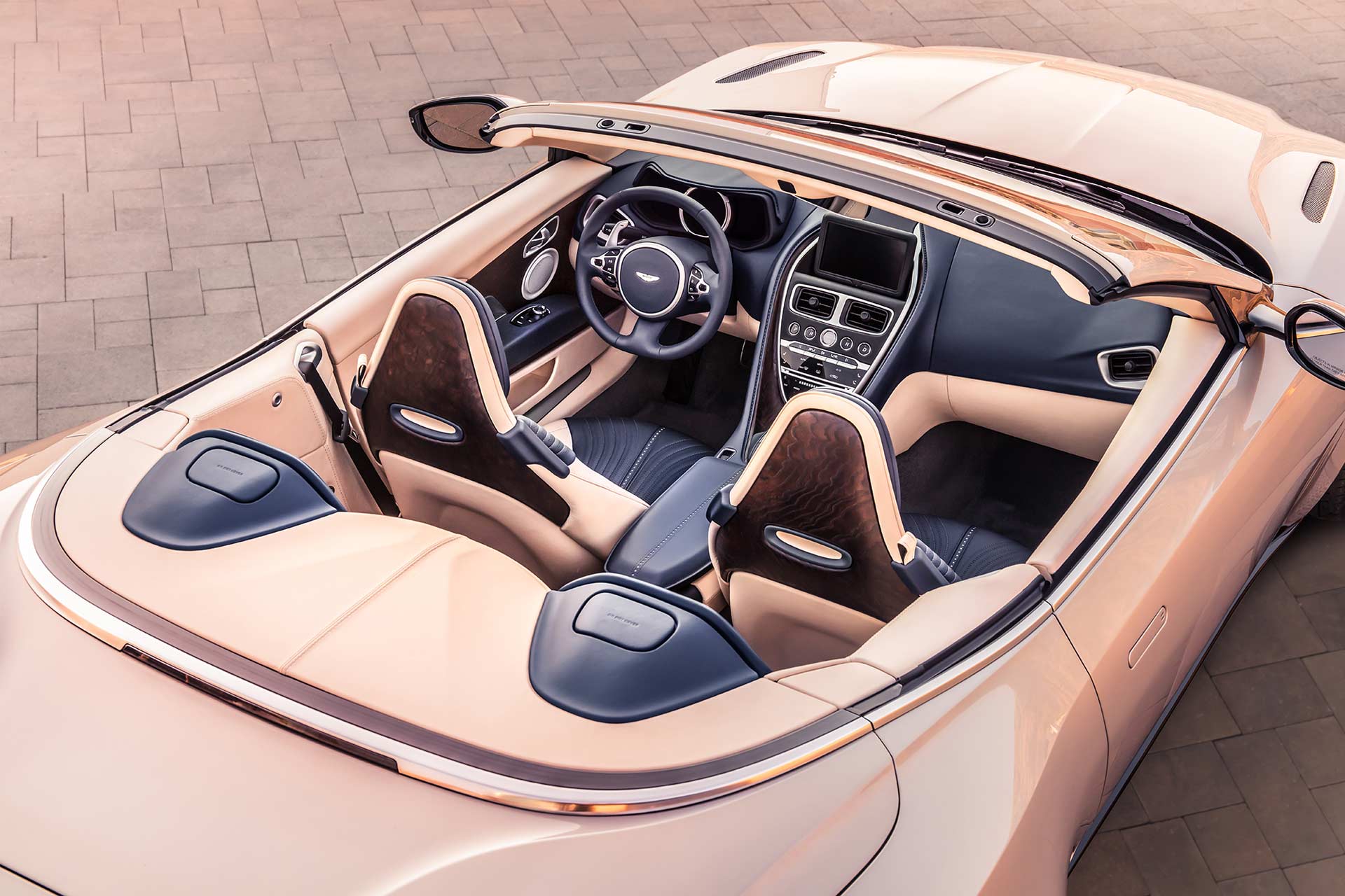 Aston-Martin-DB11-Volante-interior