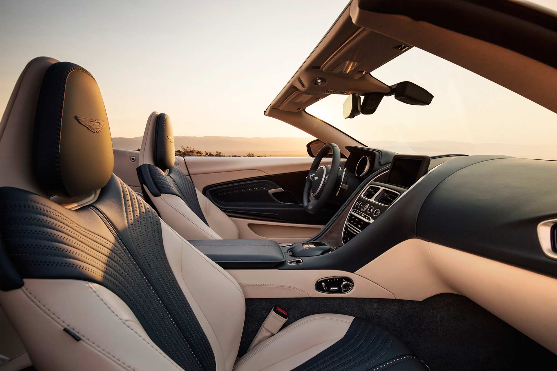 Aston-Martin-DB11-Volante-interior_2