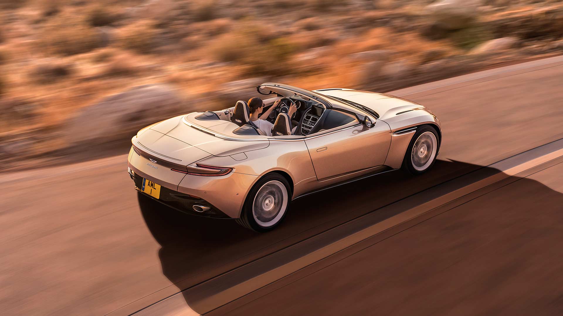 Aston-Martin-DB11-Volante_3