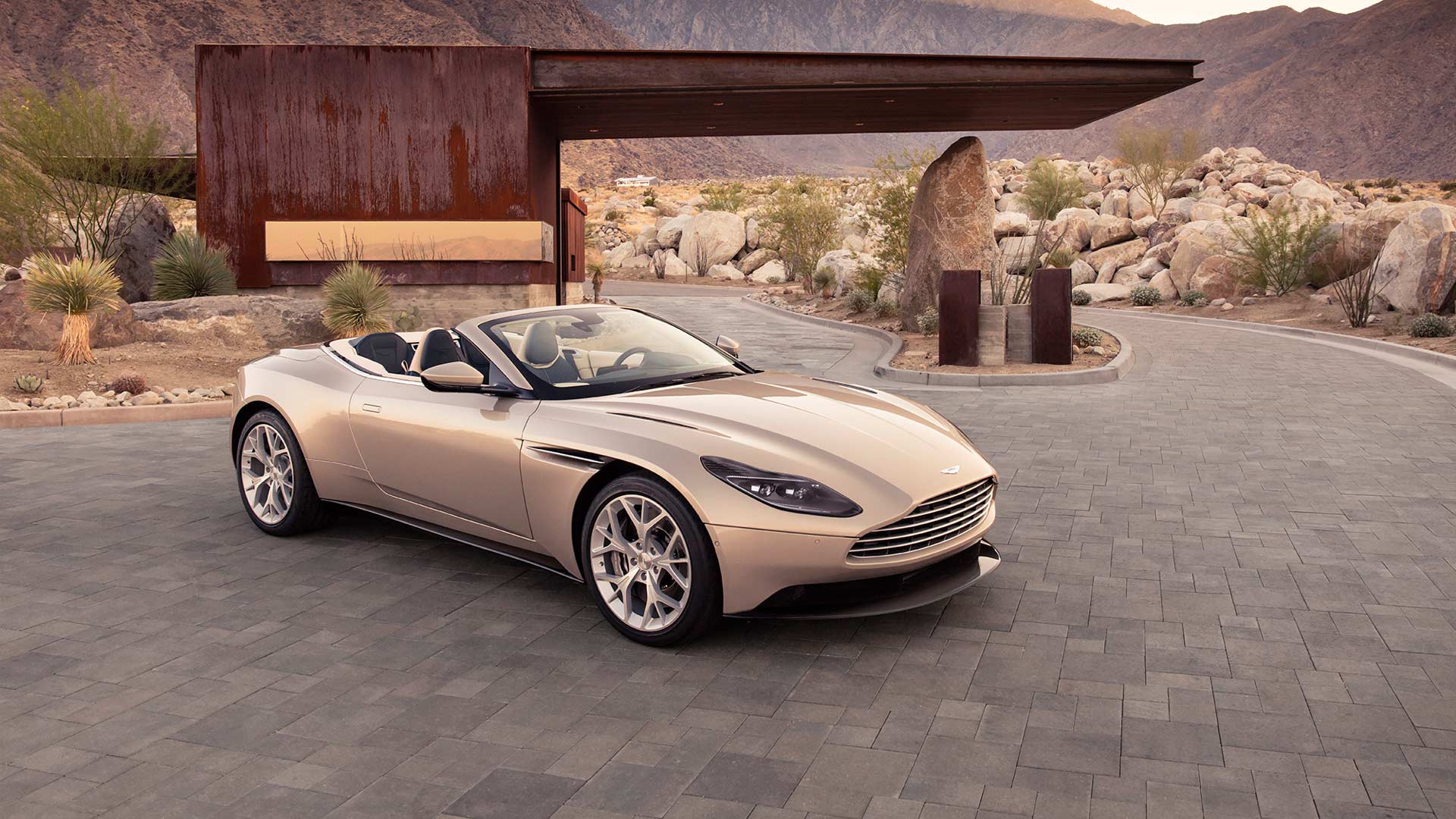 Aston-Martin-DB11-Volante_4