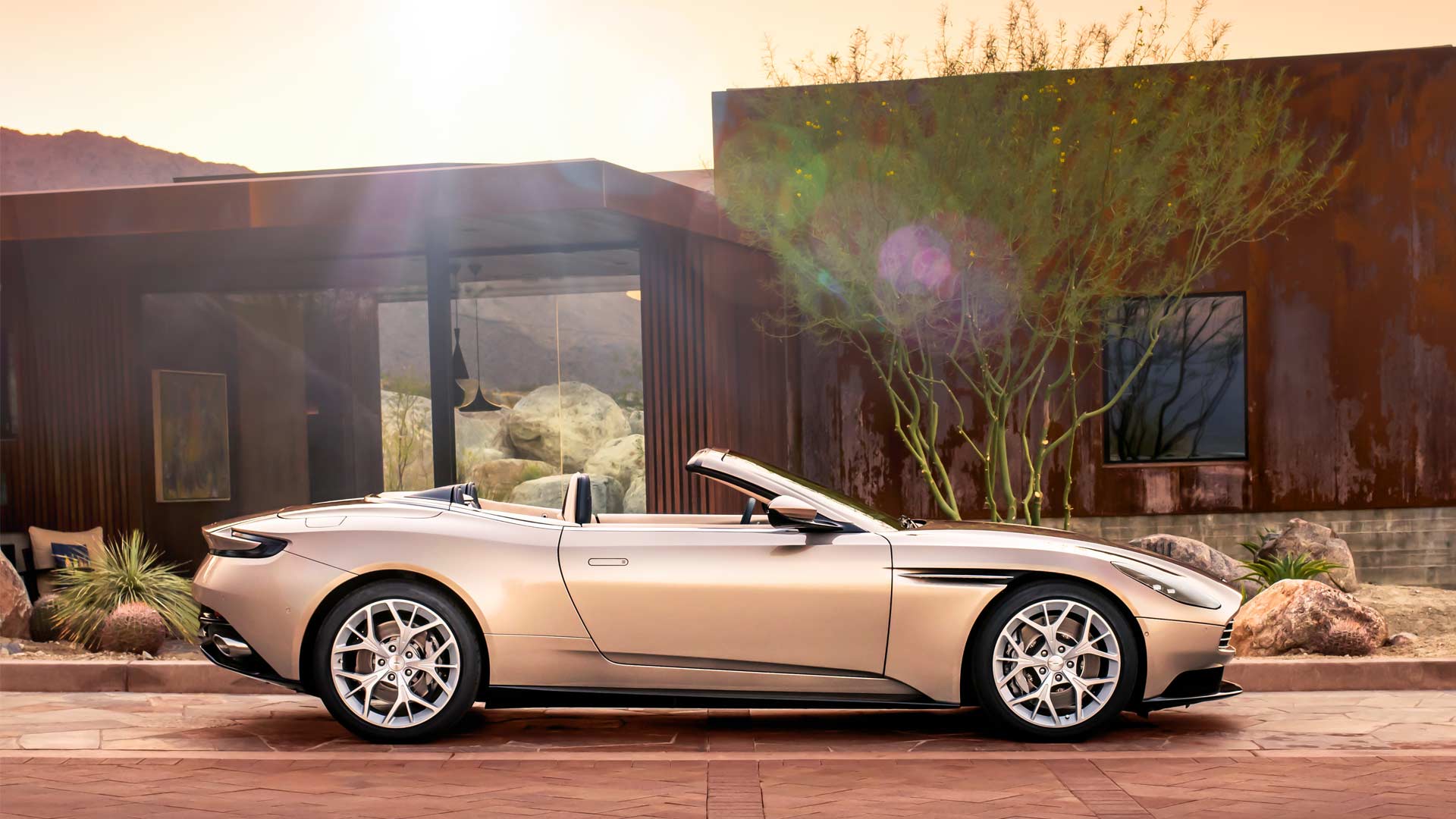 Aston-Martin-DB11-Volante_5