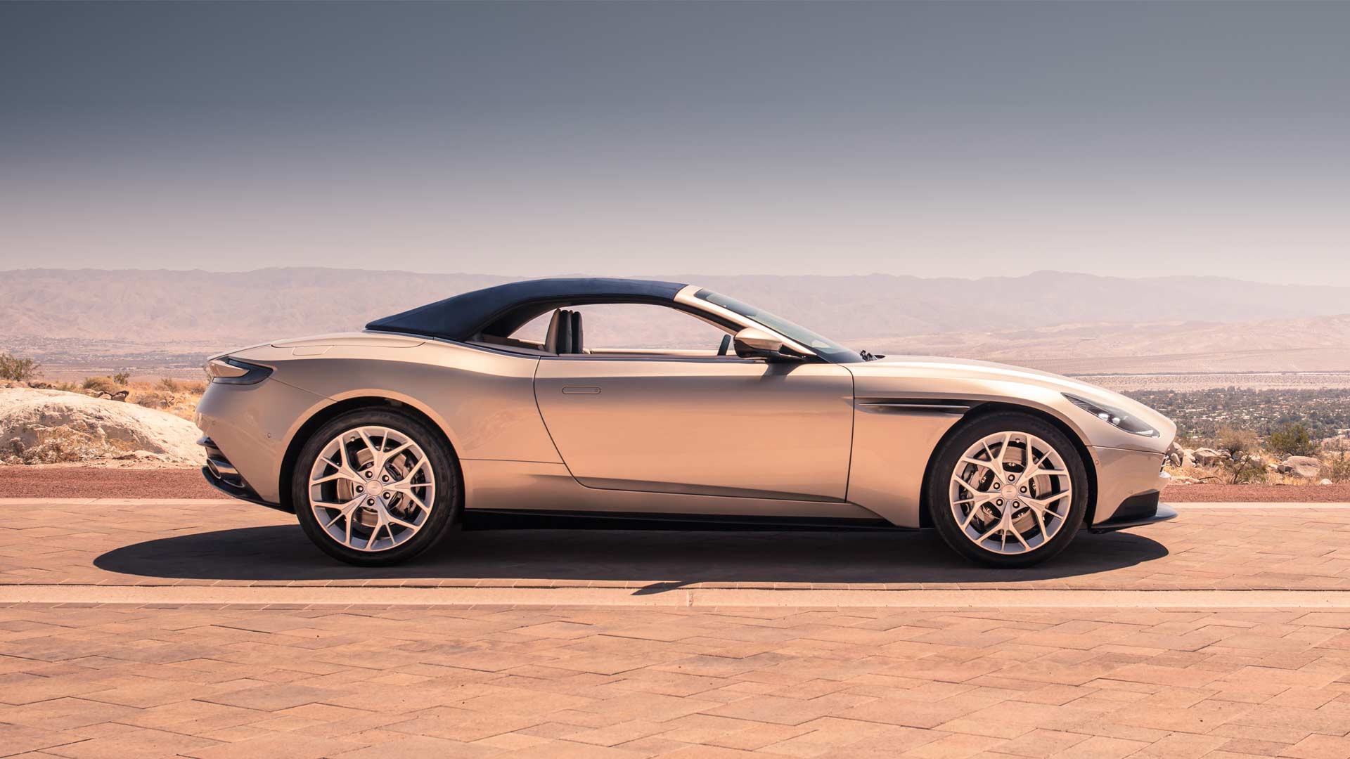 Aston-Martin-DB11-Volante_6