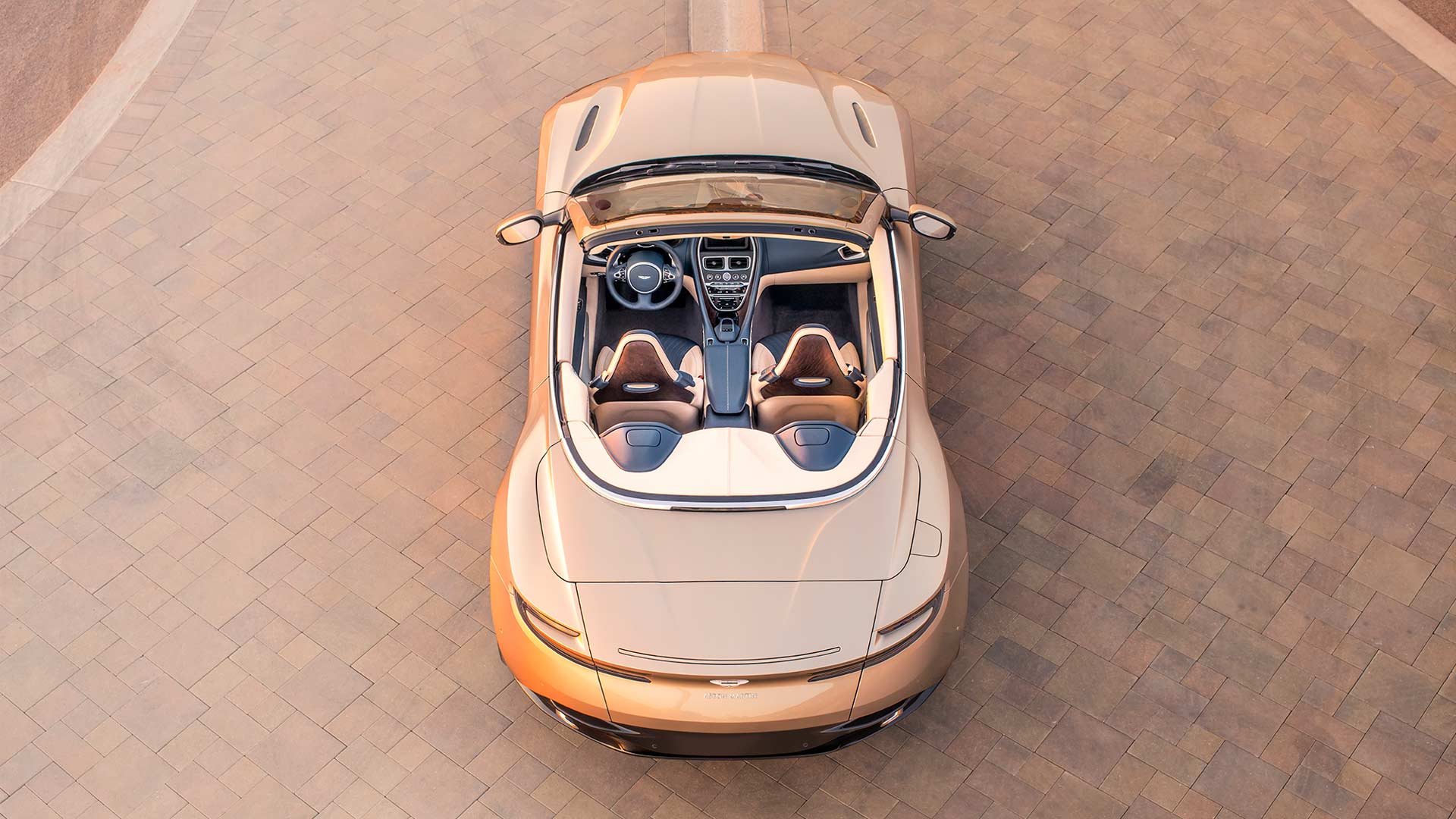 Aston-Martin-DB11-Volante_7