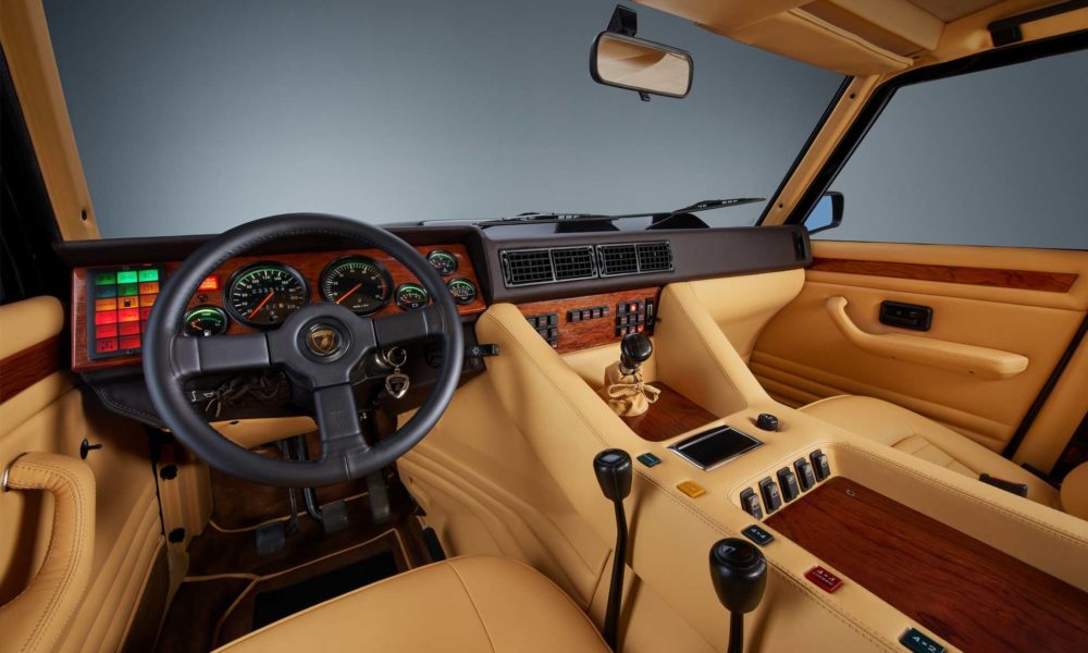 Lamborghini-first-SUV-LM002-interior