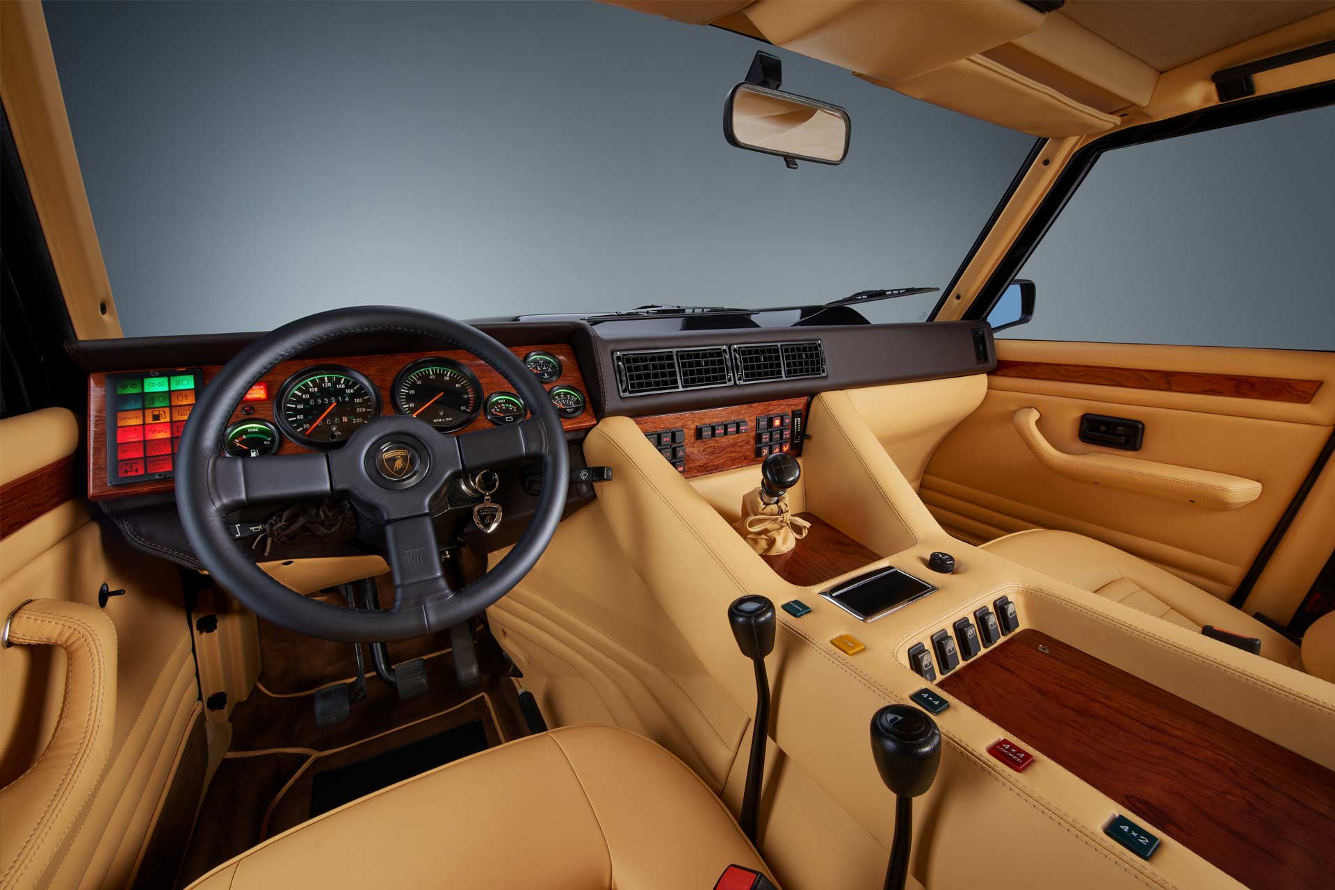 Lamborghini-first-SUV-LM002-interior