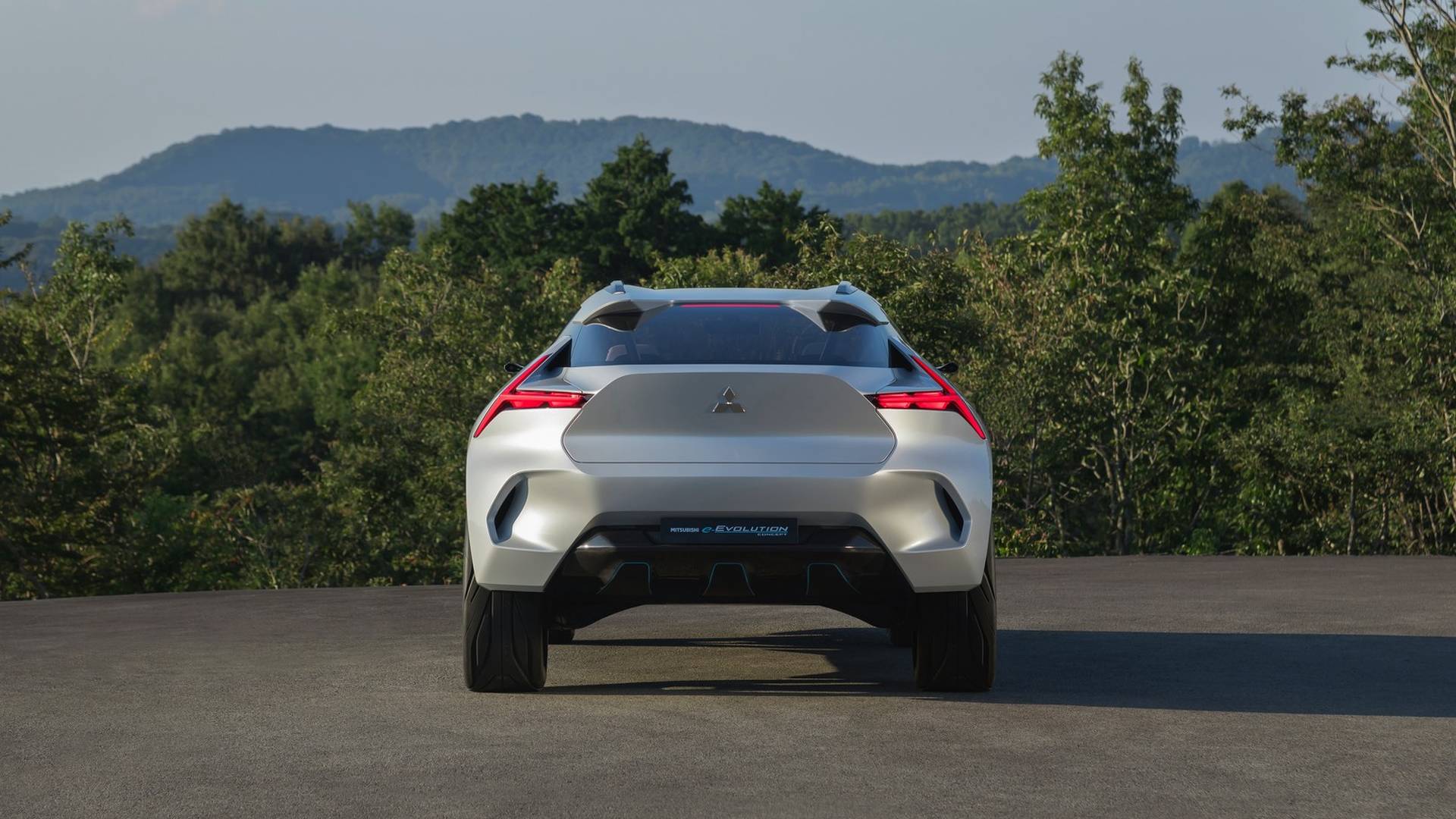 Mitsubishi-e-Evolution-concept_7