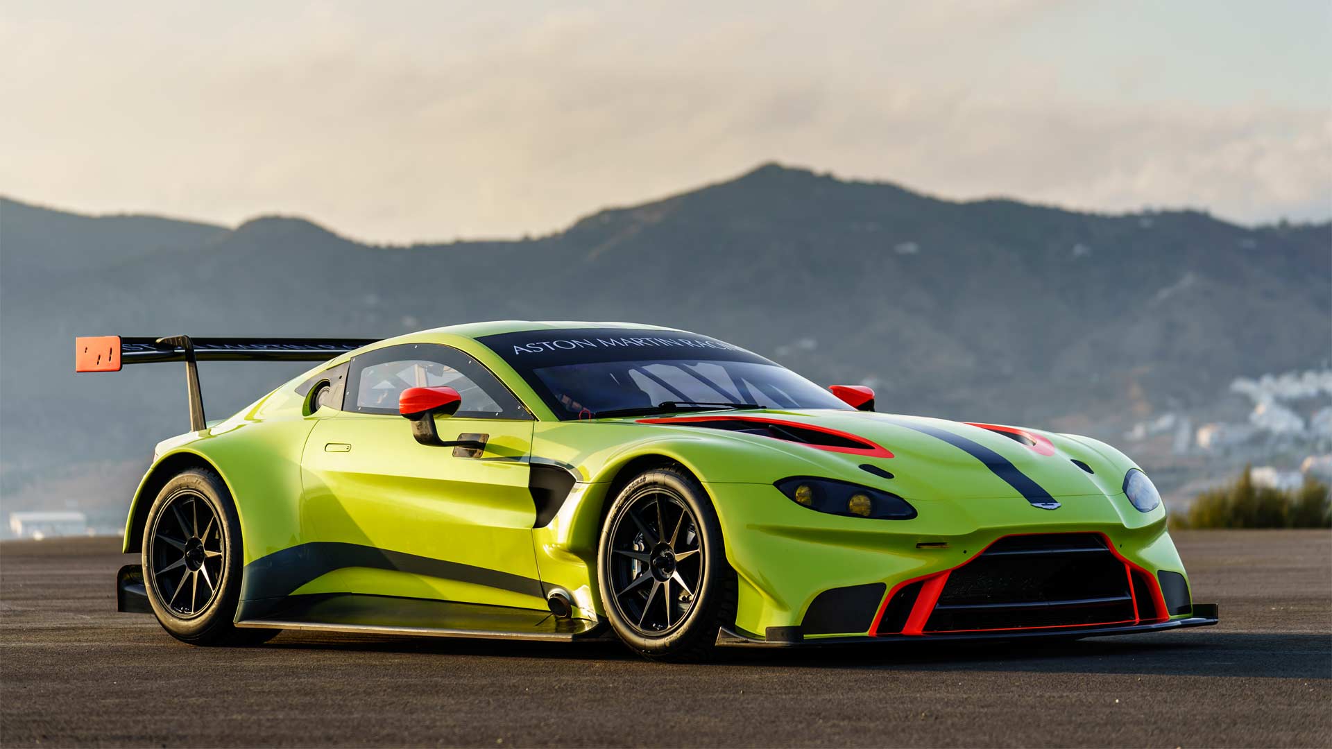 Aston-Martin-Racing-2018-Vantage-GTE_4