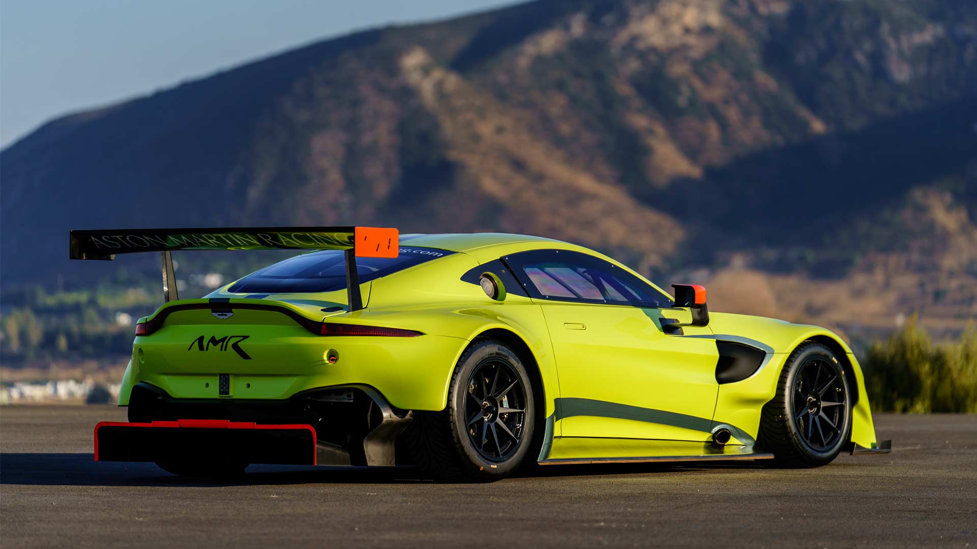 Aston-Martin-Racing-2018-Vantage-GTE_5
