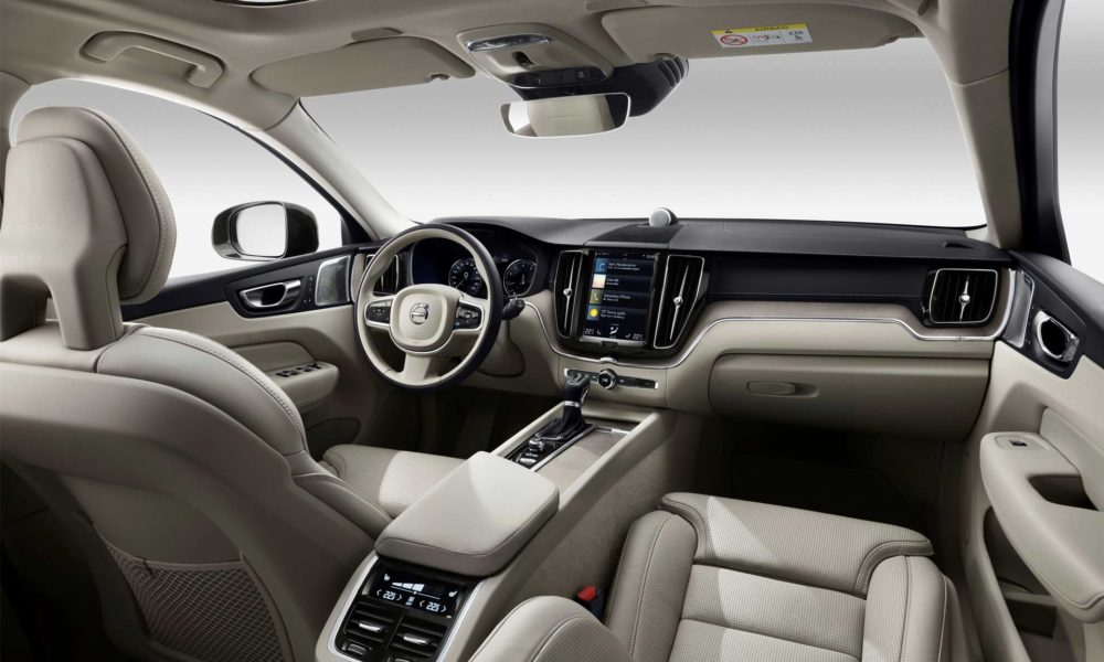 2017-Volvo-XC60-interior