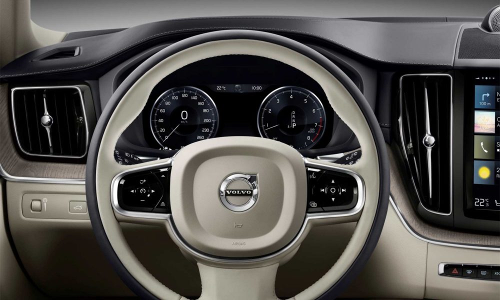 2017-Volvo-XC60-interior_2