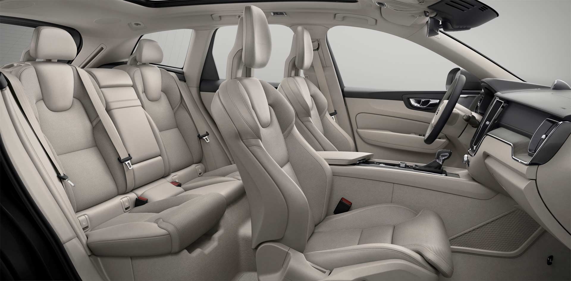 2017-Volvo-XC60-interior_4