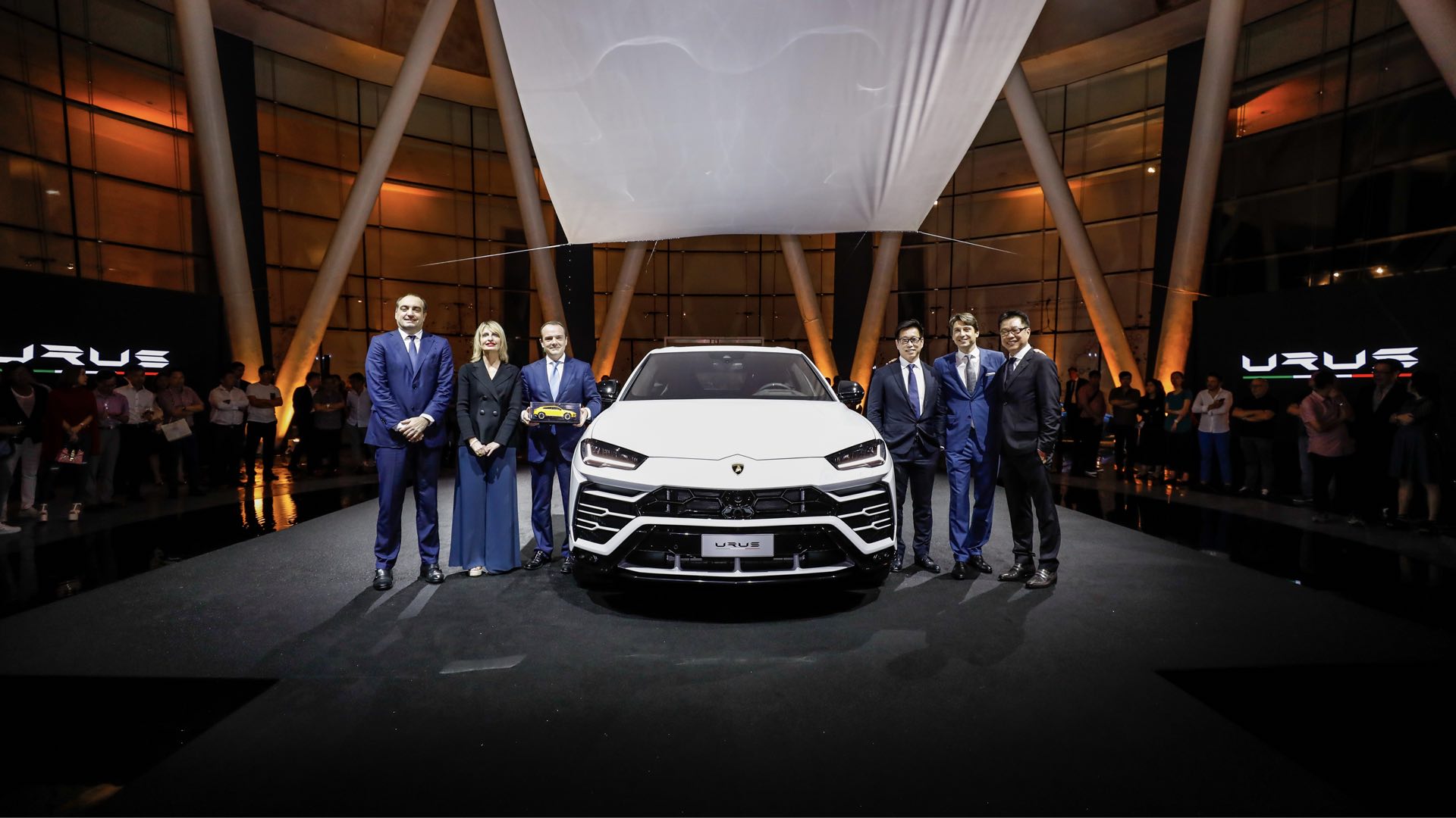 Lamborghini-Urus-Singapore-Debut