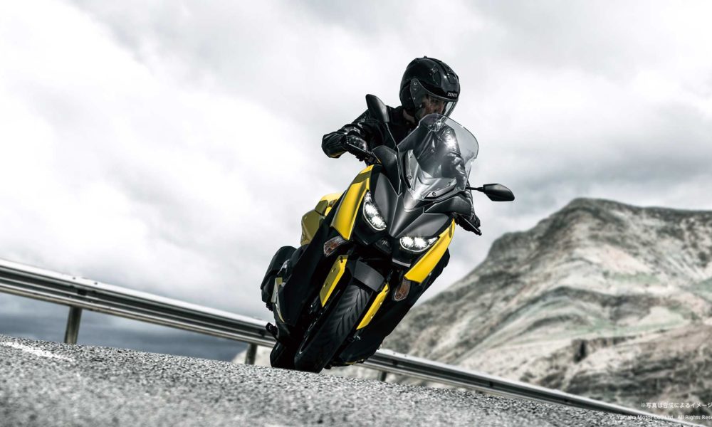 2018-Yamaha-XMAX_2