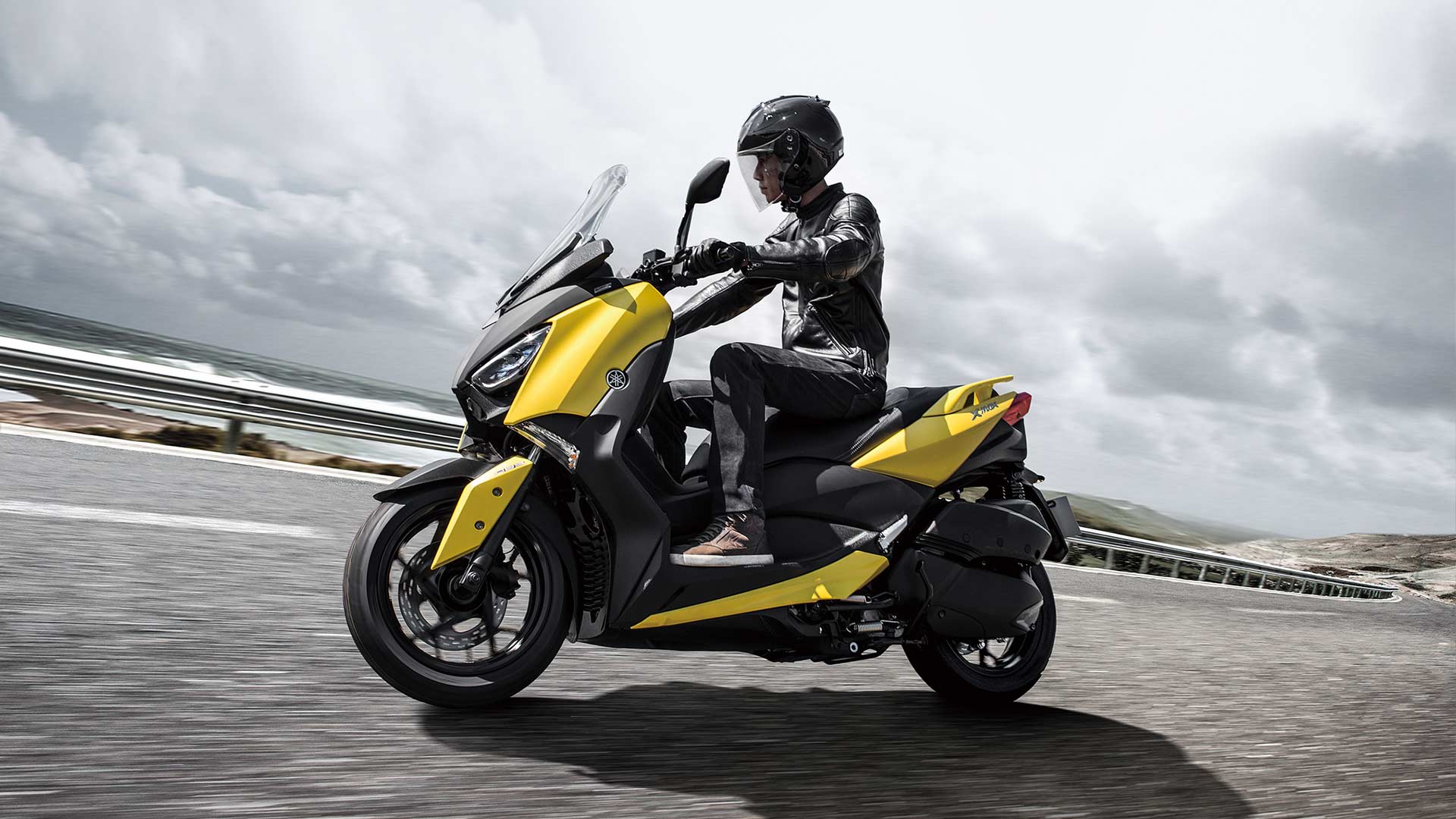 2018-Yamaha-XMAX_3