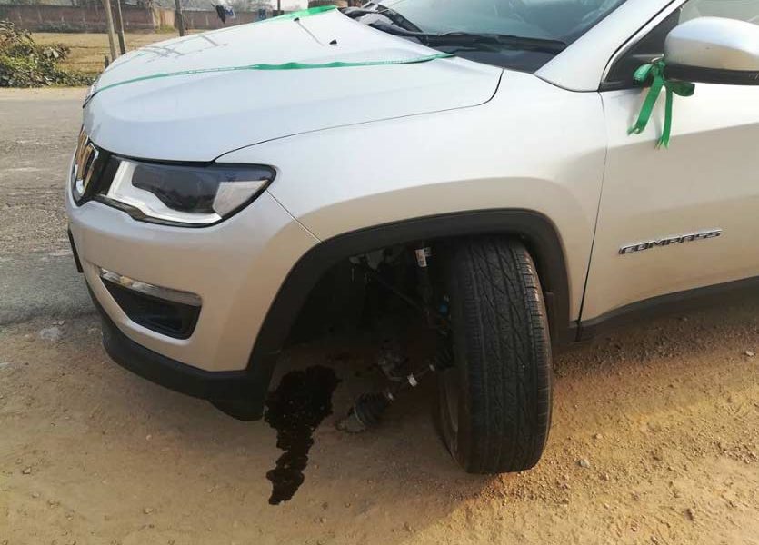 Jeep-Compass-breaks-down-soon-after-delivery-suspension-India_3