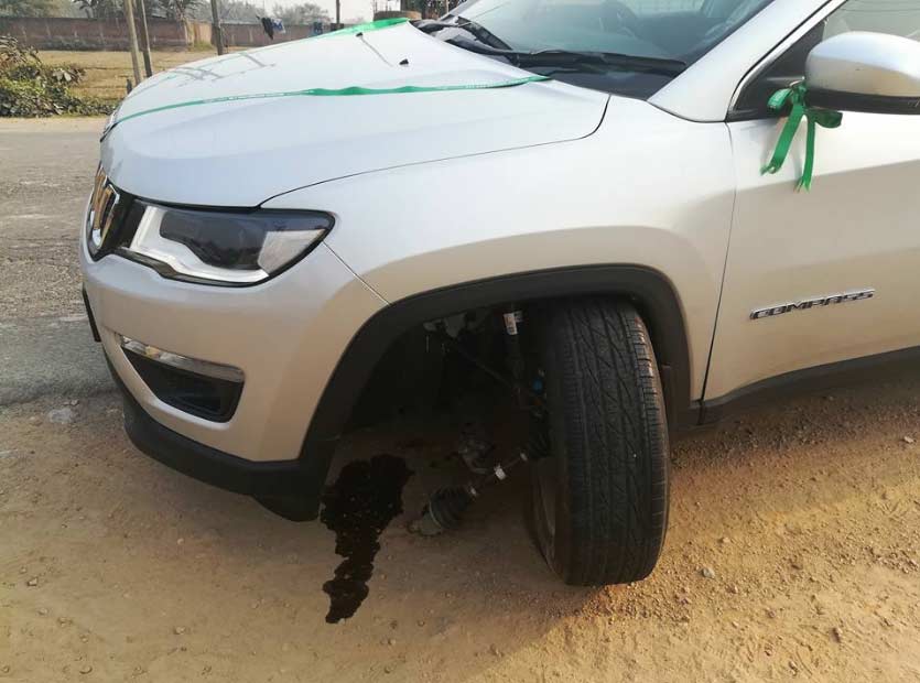 Jeep-Compass-breaks-down-soon-after-delivery-suspension-India_3