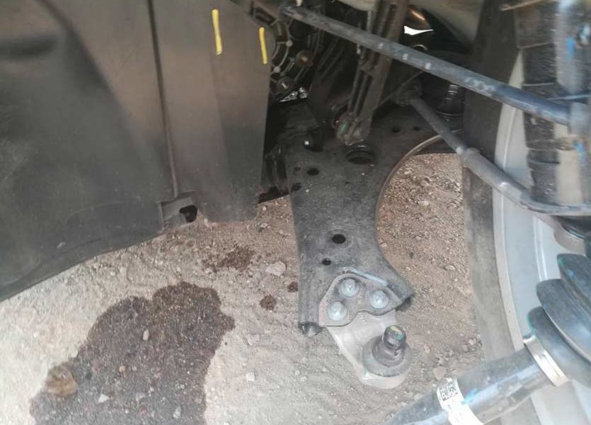 Jeep-Compass-breaks-down-soon-after-delivery-suspension-India_4