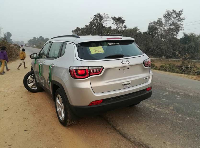 Jeep-Compass-breaks-down-soon-after-delivery-suspension-India_6