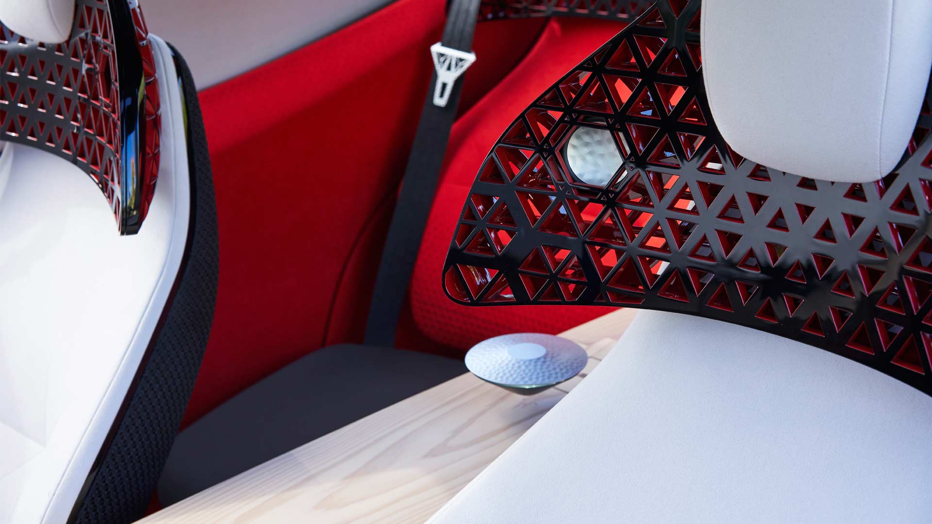 Nissan-Xmotion-Concept-interior-floating-commander