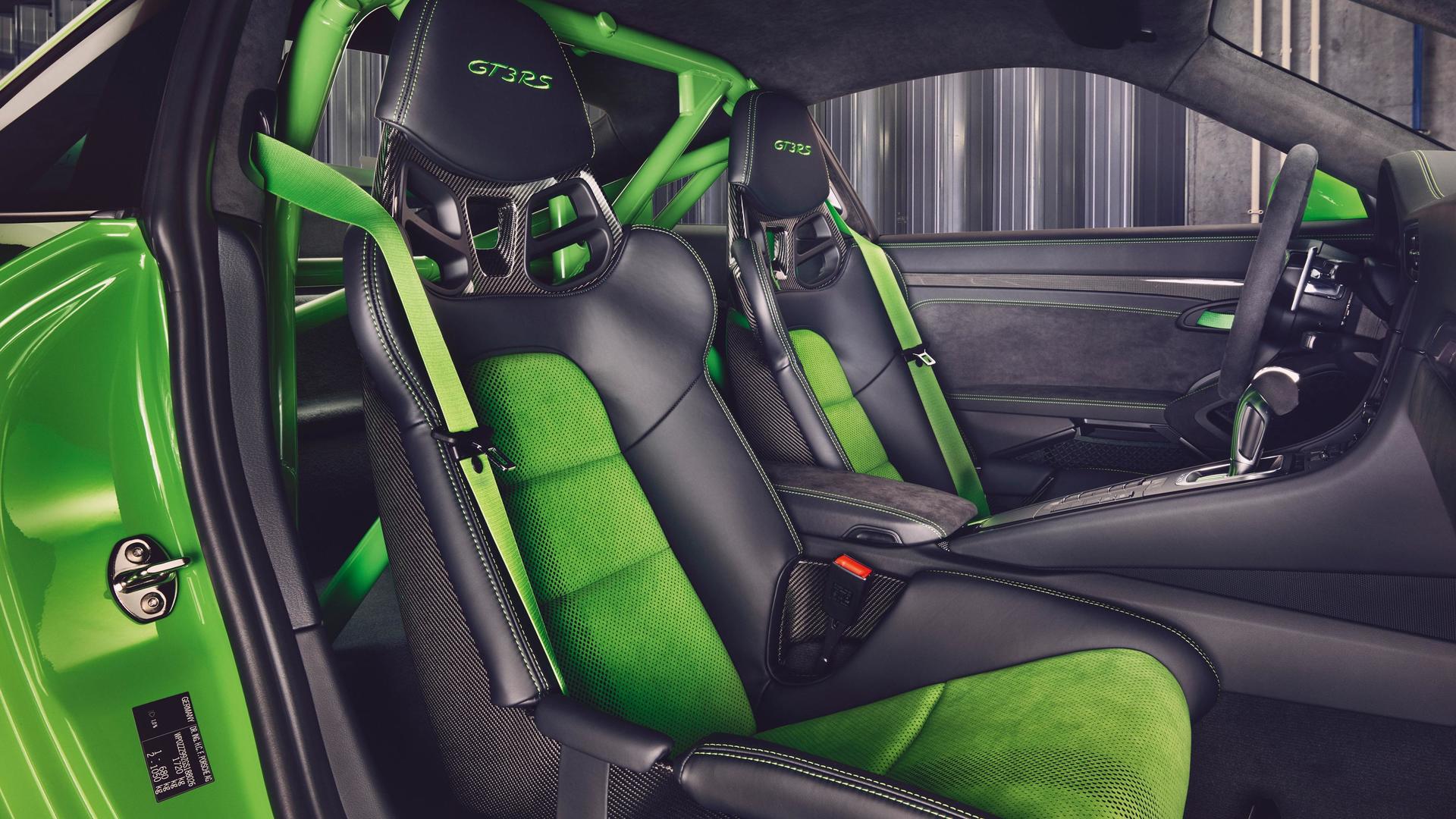 2018-Porsche-911-GT3-RS-interior_3