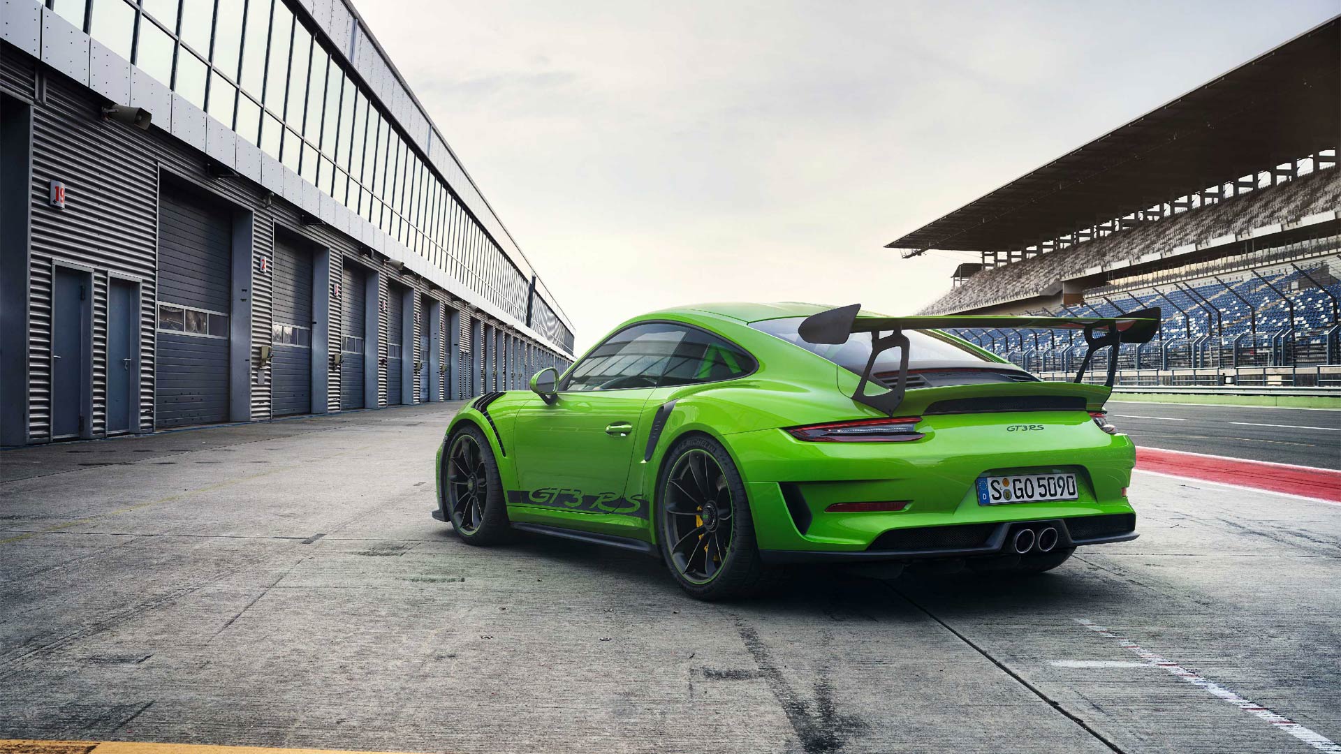 2018-Porsche-911-GT3-RS_5