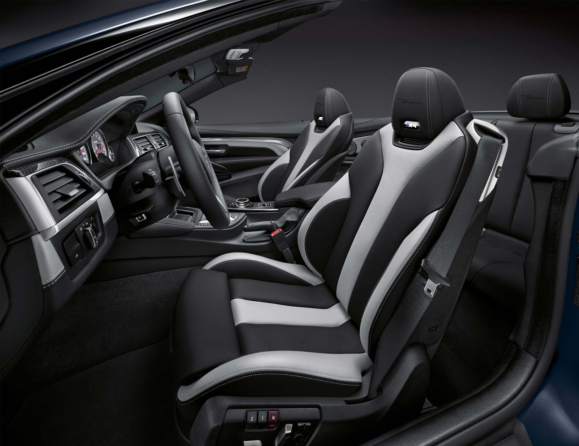 BMW-M4-Convertible-30-Jahre-Edition-Interior