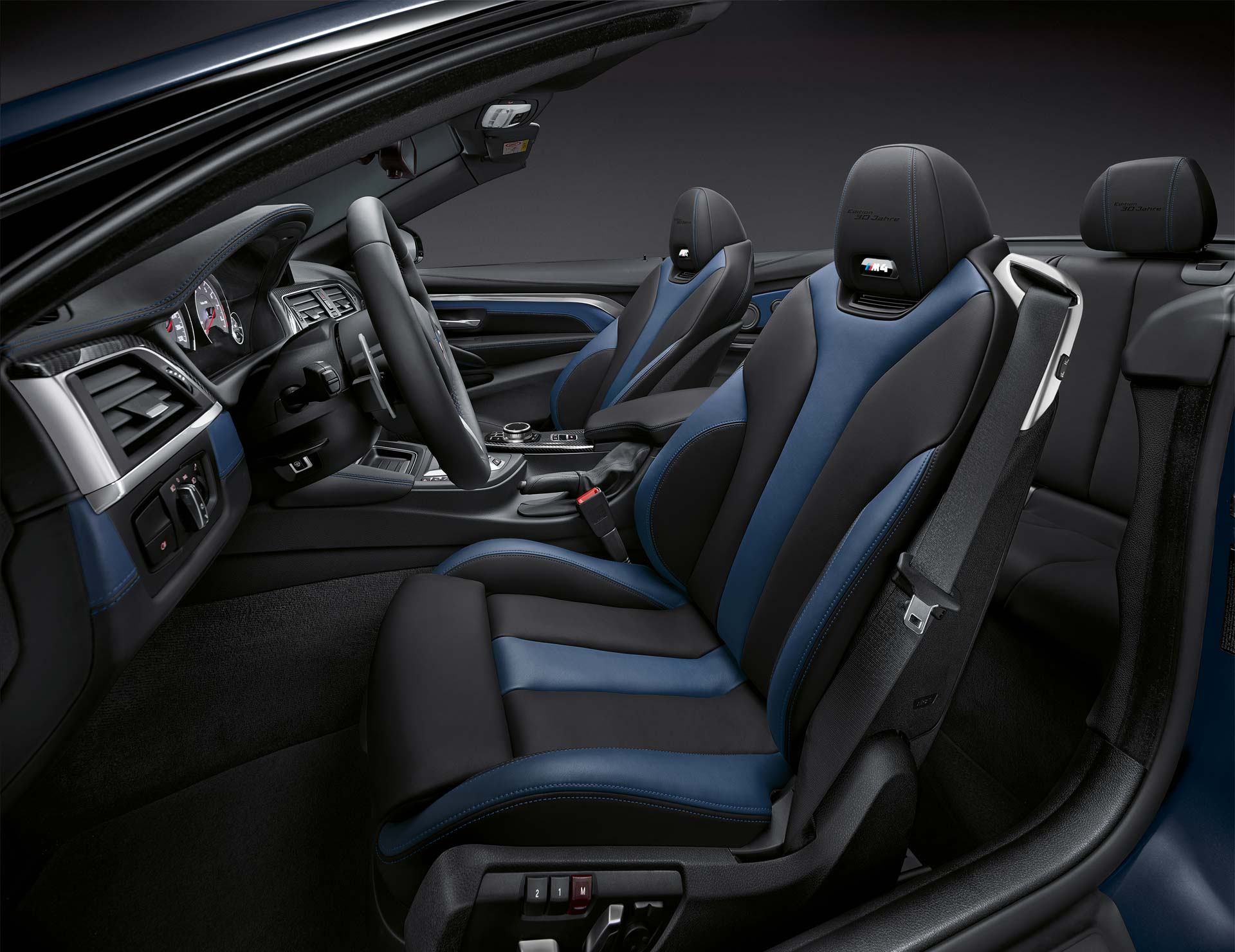 BMW-M4-Convertible-30-Jahre-Edition-Interior_2