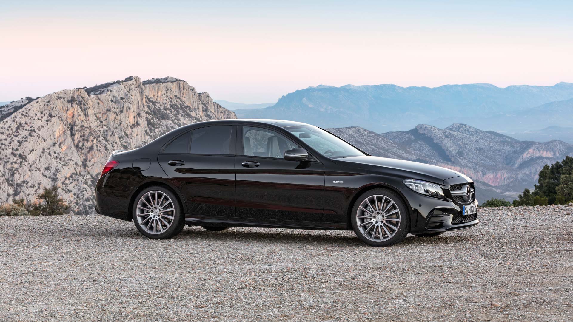 2018-Mercedes-AMG-C-43-4Matic_2