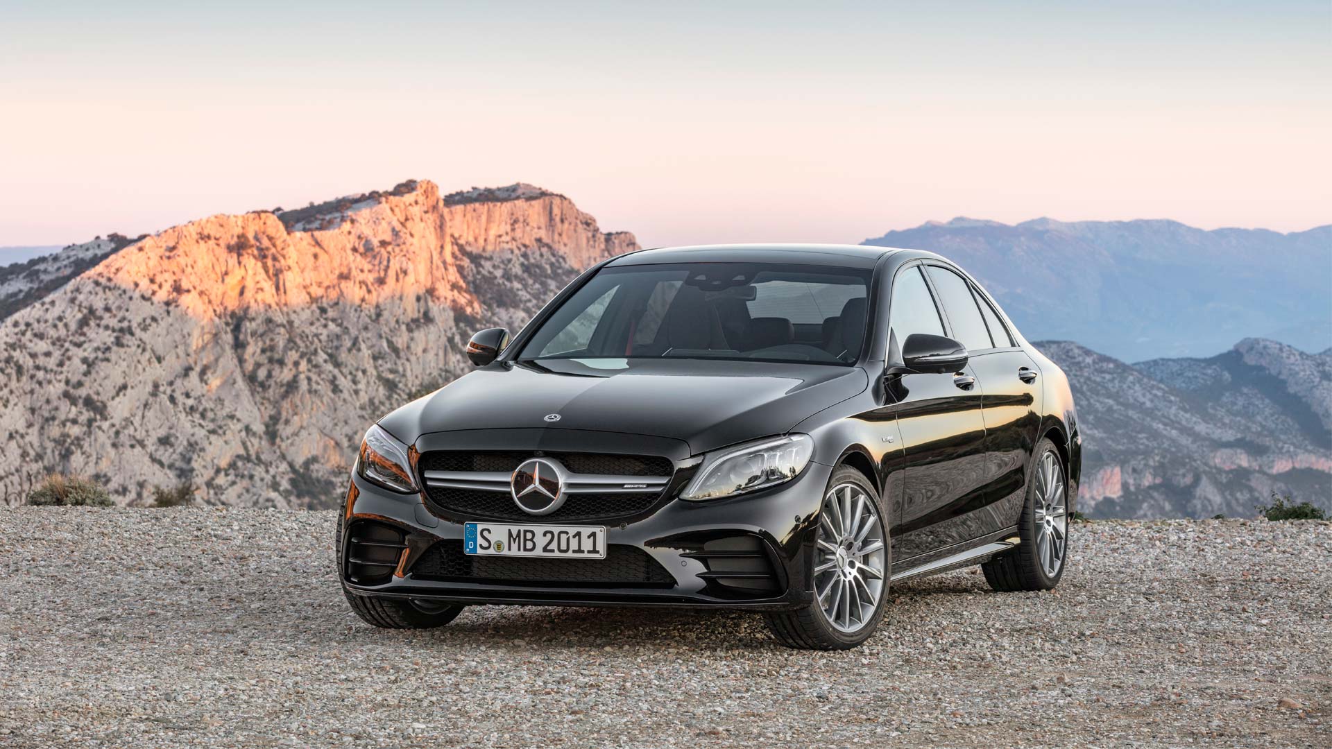 2018-Mercedes-AMG-C-43-4Matic_3
