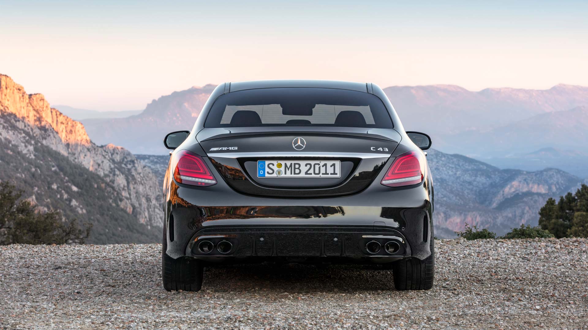 2018-Mercedes-AMG-C-43-4Matic_5