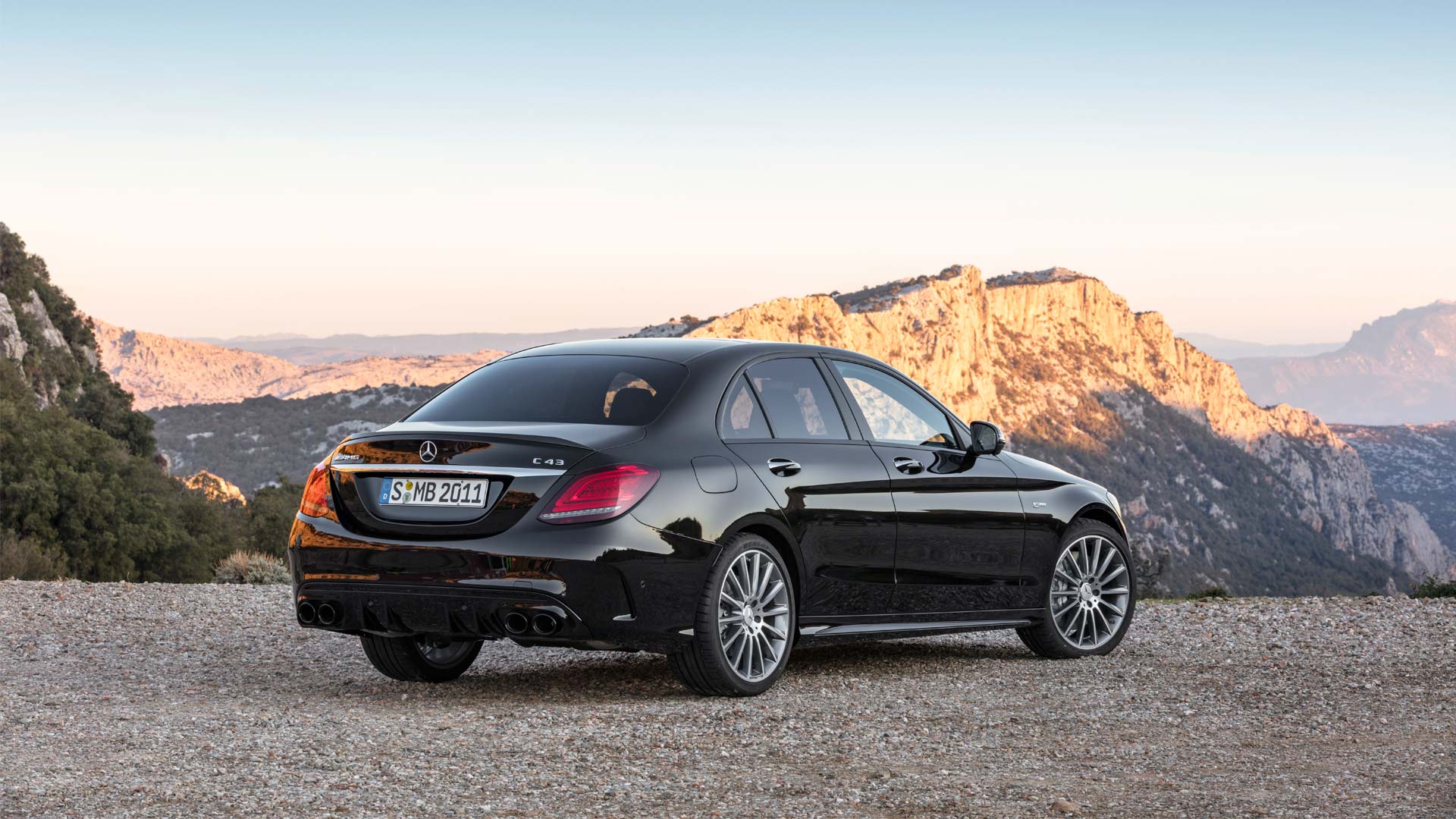 2018-Mercedes-AMG-C-43-4Matic_6