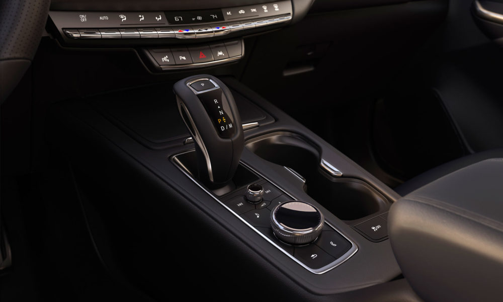 2019-Cadillac-XTS-interior_2