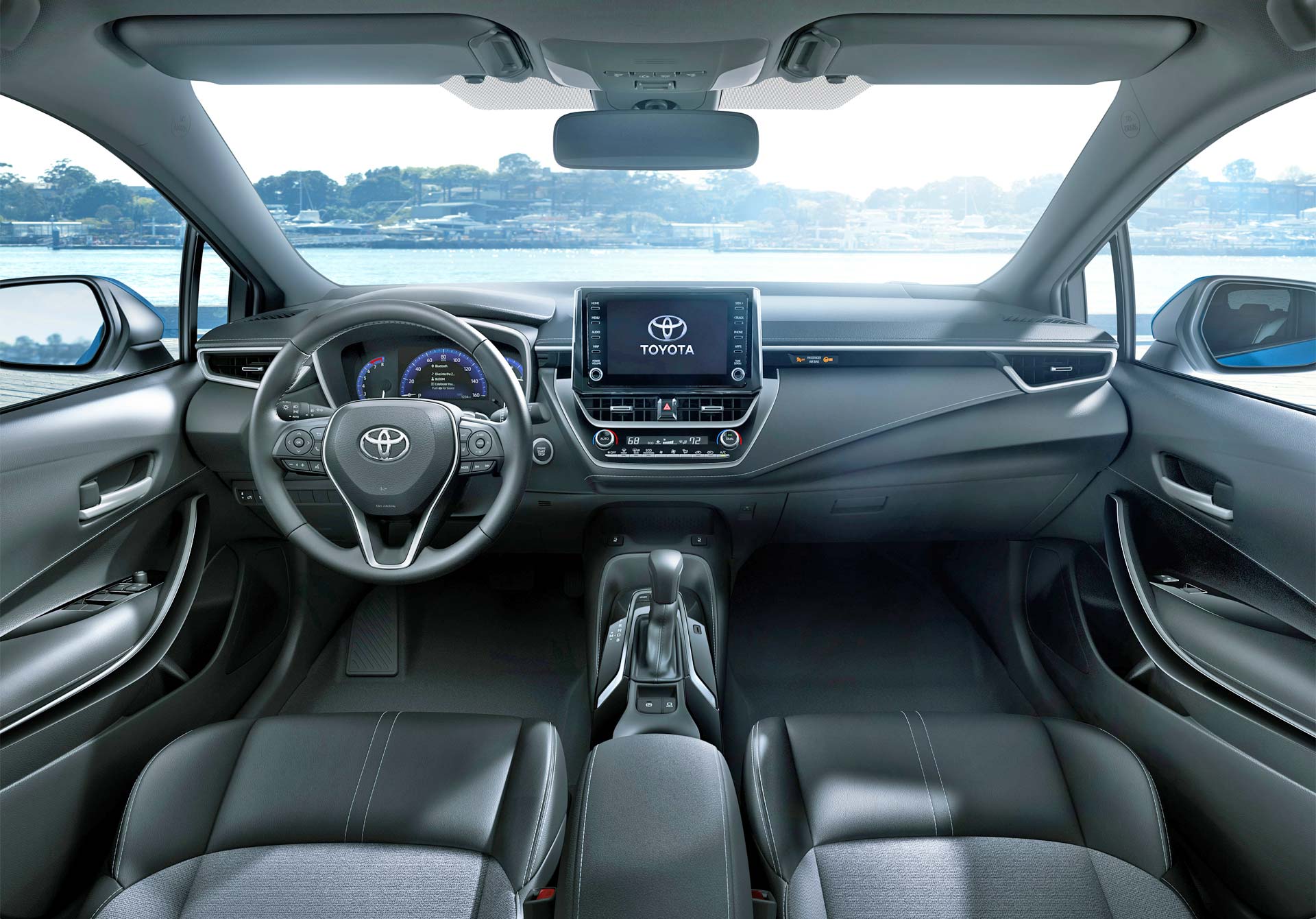 2019-Toyota-Corolla-Hatchback-interior_2