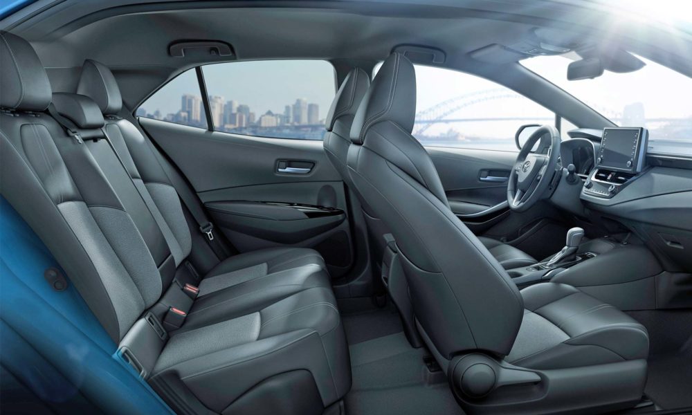 2019-Toyota-Corolla-Hatchback-interior_4