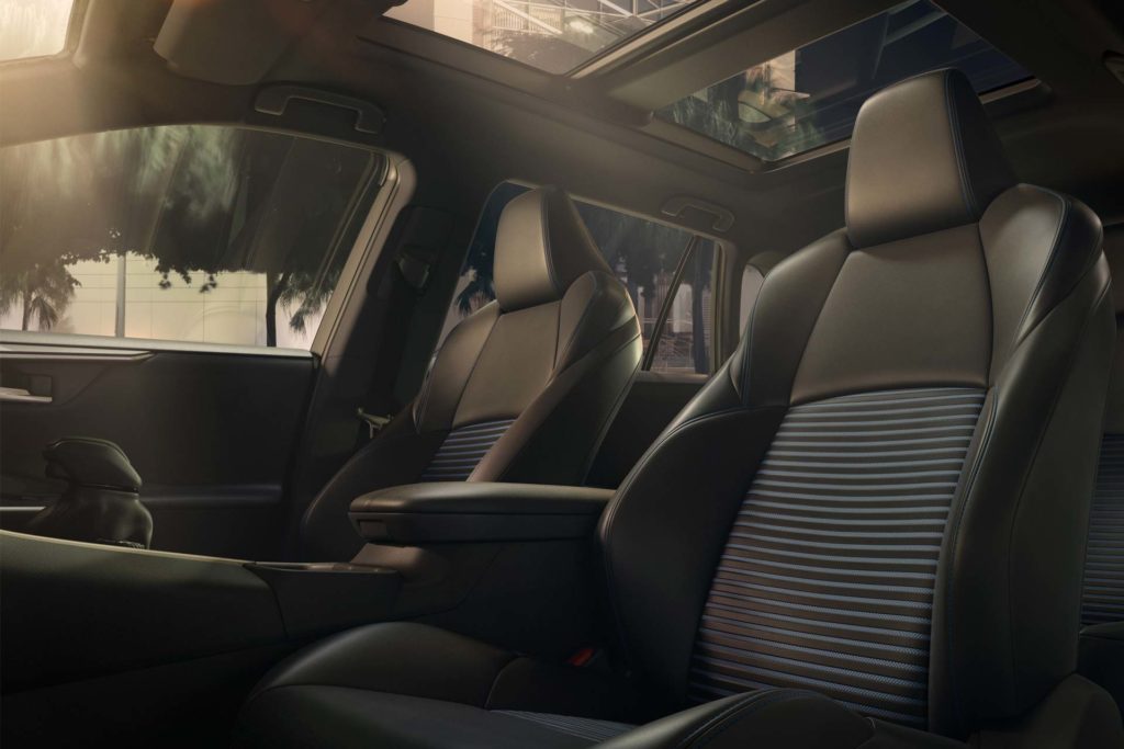 5th-generation-2019-Toyota-RAV4-interior_2